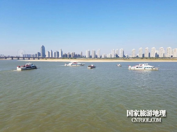 江西開展呵護(hù)一湖清水，嚴(yán)厲打擊非法采砂行動(dòng)（圖）